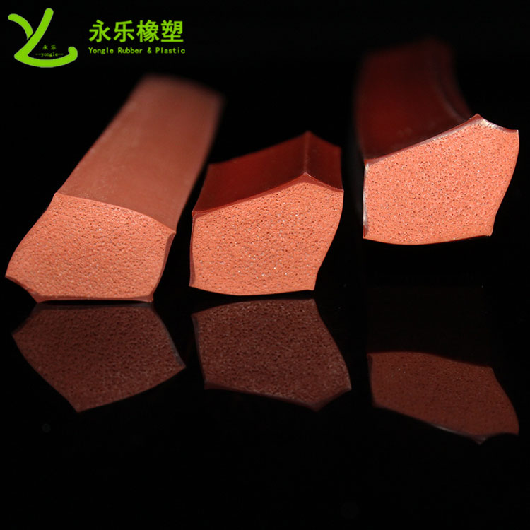 擠出復(fù)合發(fā)泡硅膠條，耐高溫復(fù)合發(fā)泡硅膠條，耐老化復(fù)合發(fā)泡硅膠條